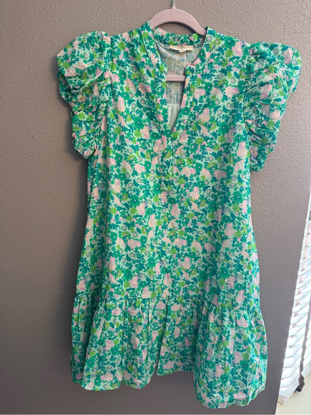 Ladies NWOT Green Floral Dress by Entro Size Small